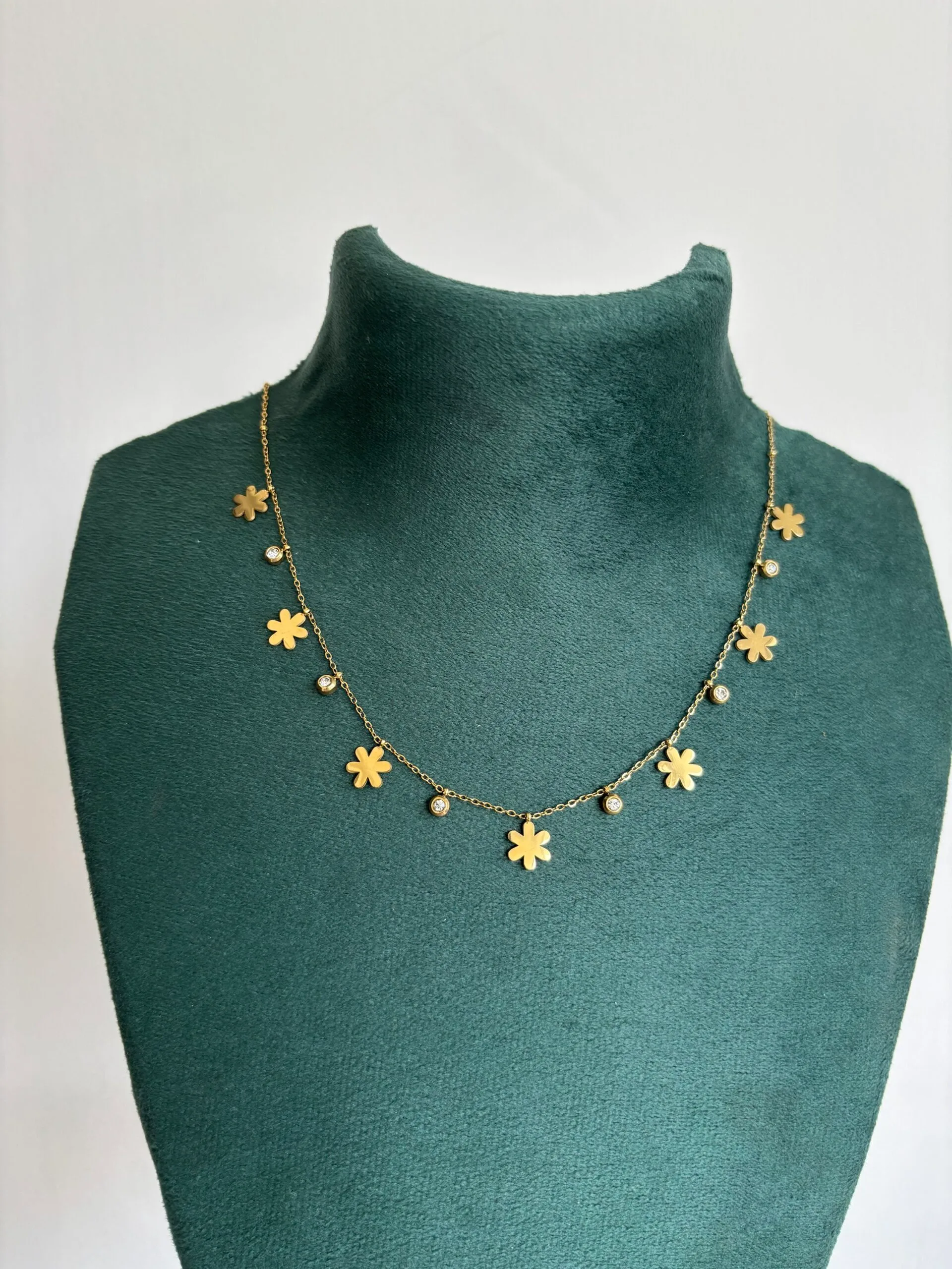Stainless steel Beautiful Flower design Necklace 🌸1064 - Image 1