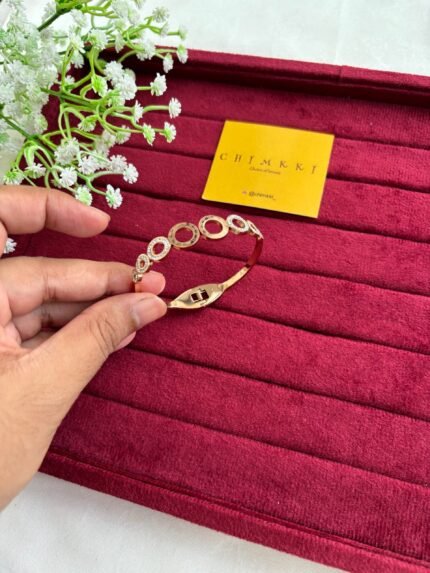 An Elegant Rosegold Kids/ Teen open bangle🌟Diameter 5cm, above 4/5 year suit measure size before ordering 1218