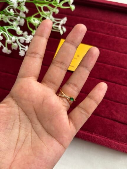 Beautiful Trendy cross ring with green stone♥️Adjustable size✨1262