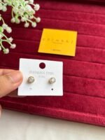 Circle white stone stud earrings ♥️ 1283