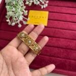 Stainless steel Beautiful flower design Golden open bangle🌸