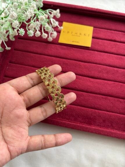 Beautiful stainless steel Golden Open bangle❤️