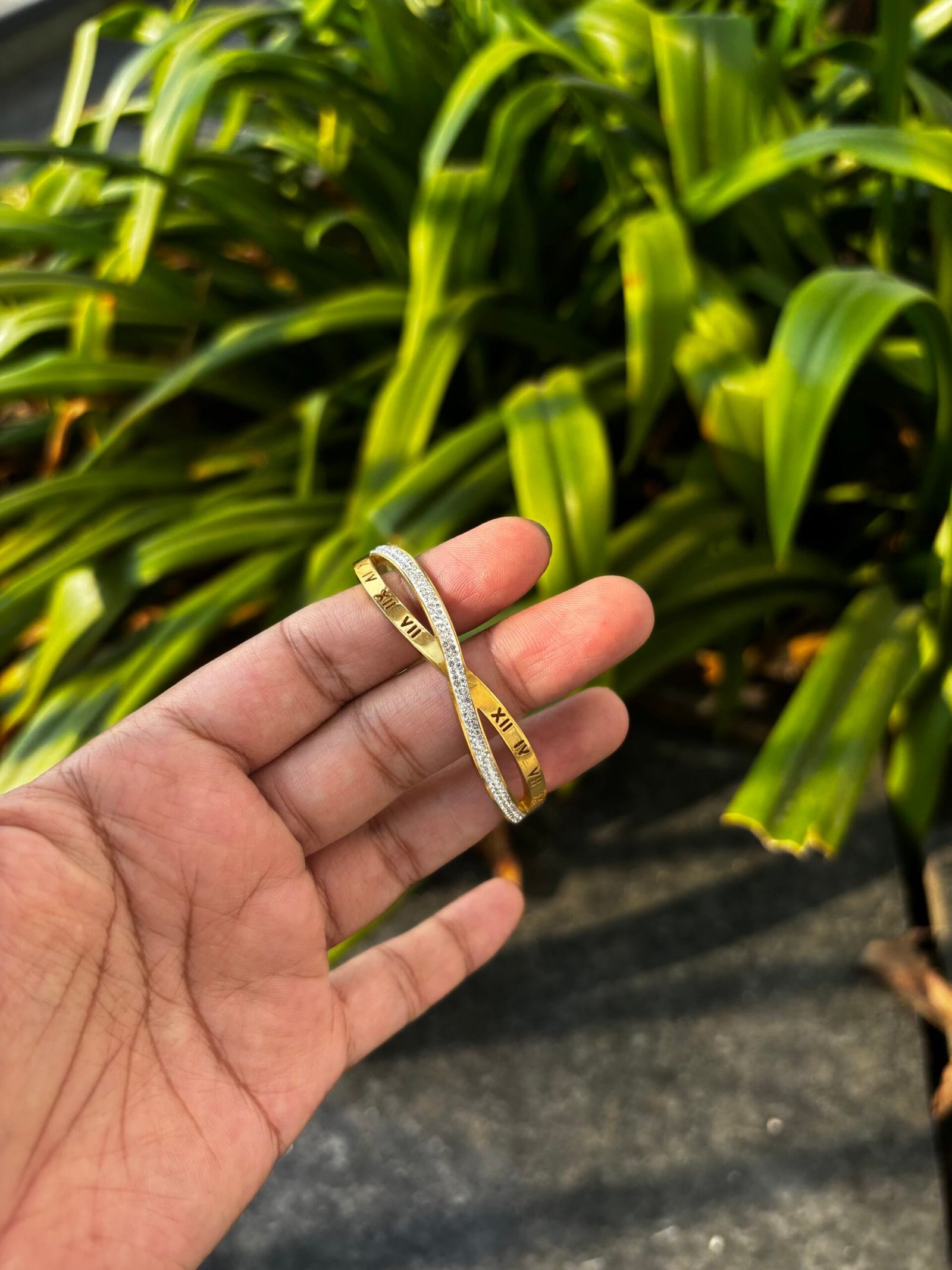 img_3390 Beautiful small size Golden Open bangle✨Diameter 5,5.5cm suits 2,2.2bangle - Image 1