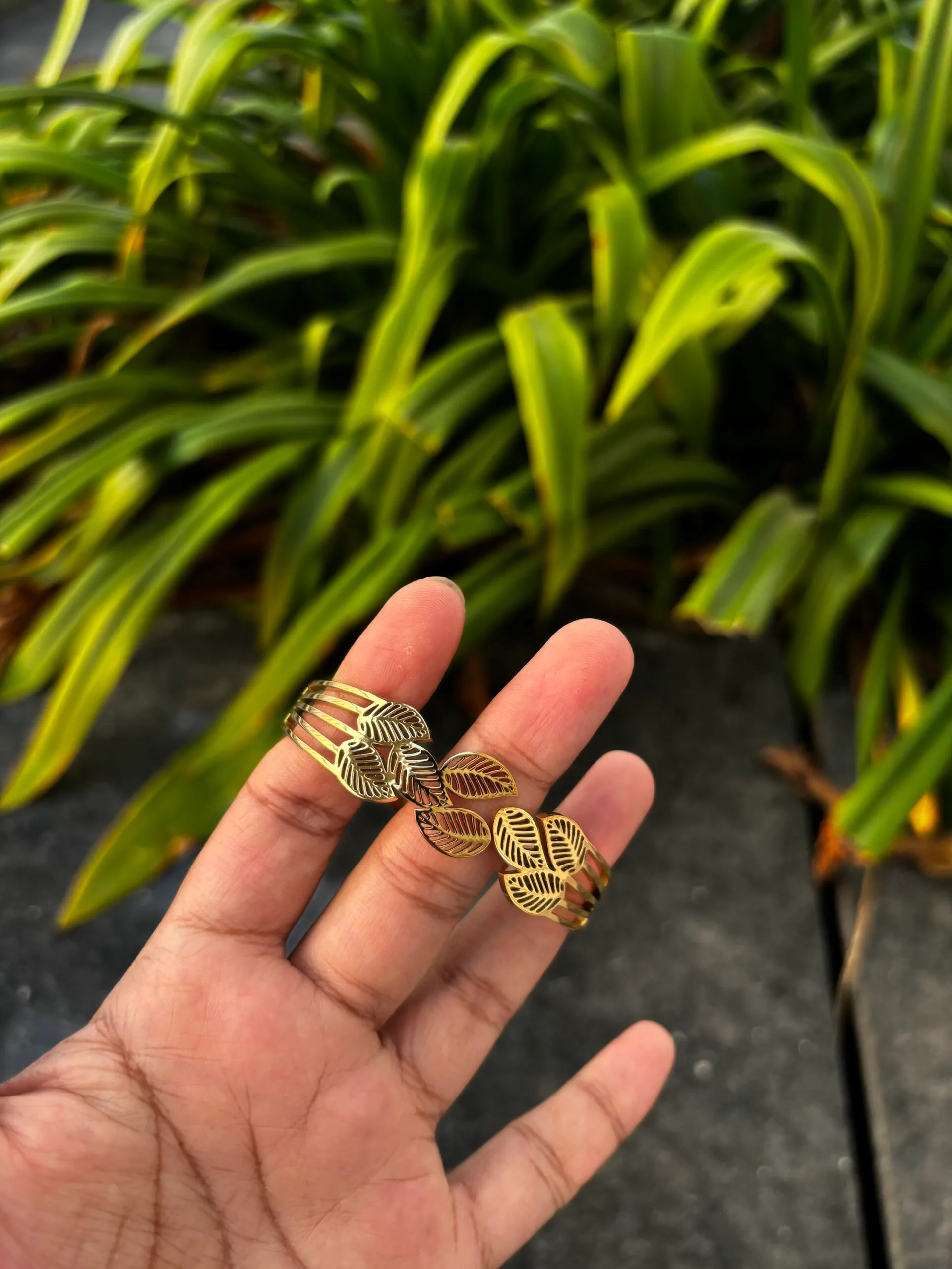 Beautiful leaf design Golden Open bangle✨ - Image 1